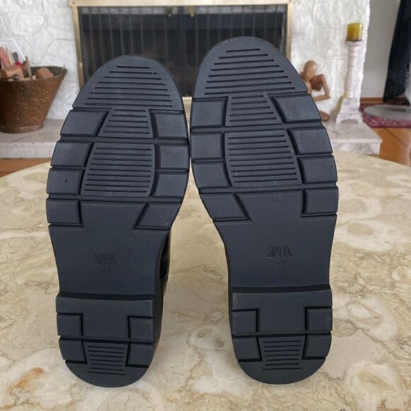 NWOT Zara Leather Chunky Lug Sole Chelsea Boots - Mismatched Sizes - L43/R41 - Picture 11 of 13